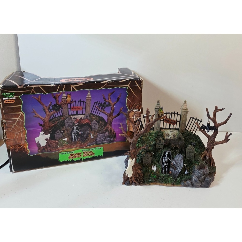 Vtg 2003 Lemax Spooky Town Village Spooky Knoll Table Accent Retired DAMAGE